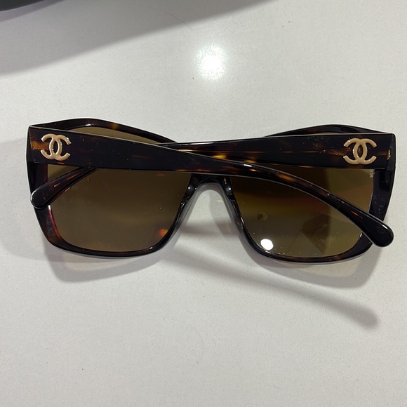 CHANEL CC Brown Tortoise Brown Gradient Lens Sunglasses - Picture 2 of 9